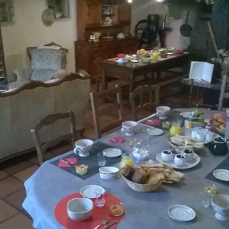 Aux Ronzieres Bed and Breakfast Pouilly-sous-Charlieu Buitenkant foto