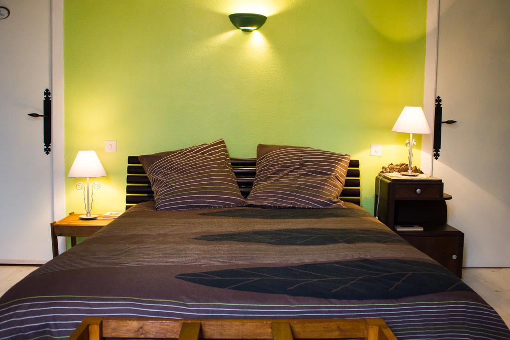 Aux Ronzieres Bed and Breakfast Pouilly-sous-Charlieu Kamer foto