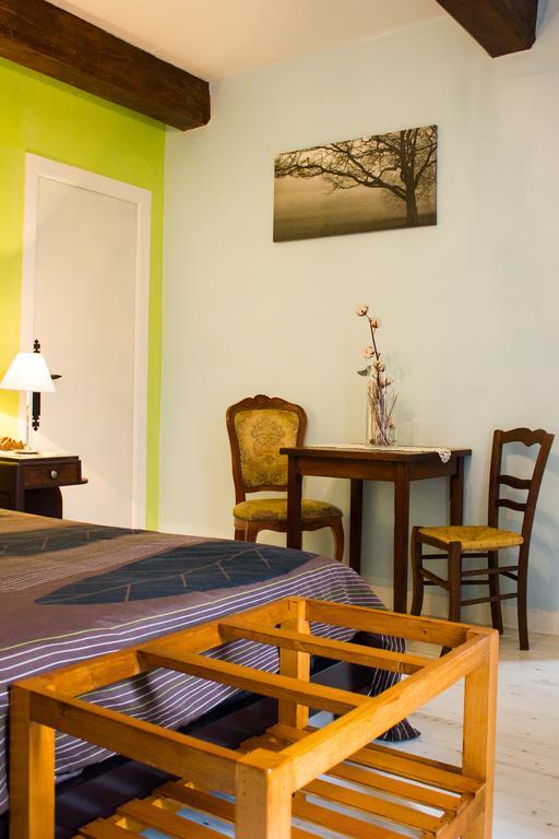 Aux Ronzieres Bed and Breakfast Pouilly-sous-Charlieu Kamer foto