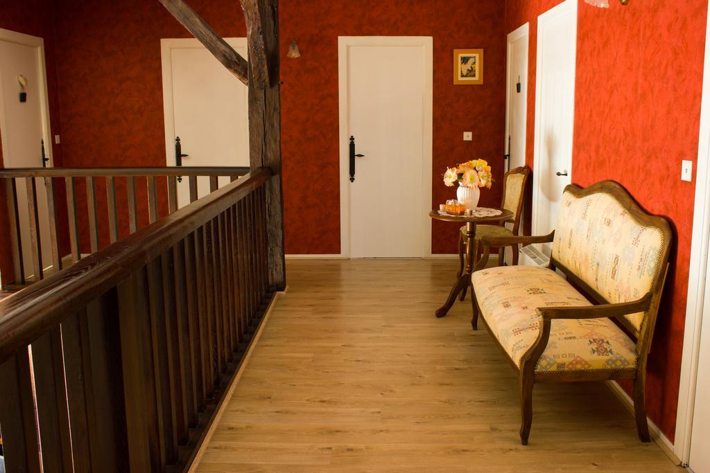 Aux Ronzieres Bed and Breakfast Pouilly-sous-Charlieu Kamer foto