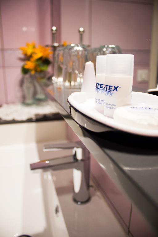 Aux Ronzieres Bed and Breakfast Pouilly-sous-Charlieu Kamer foto