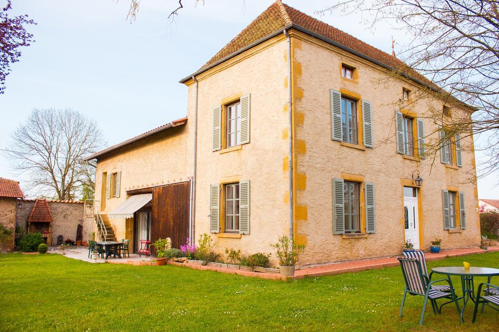 Aux Ronzieres Bed and Breakfast Pouilly-sous-Charlieu Kamer foto