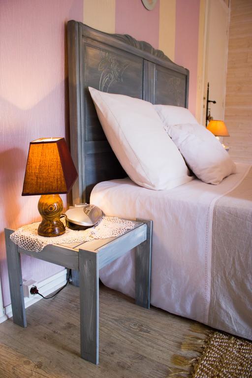 Aux Ronzieres Bed and Breakfast Pouilly-sous-Charlieu Kamer foto