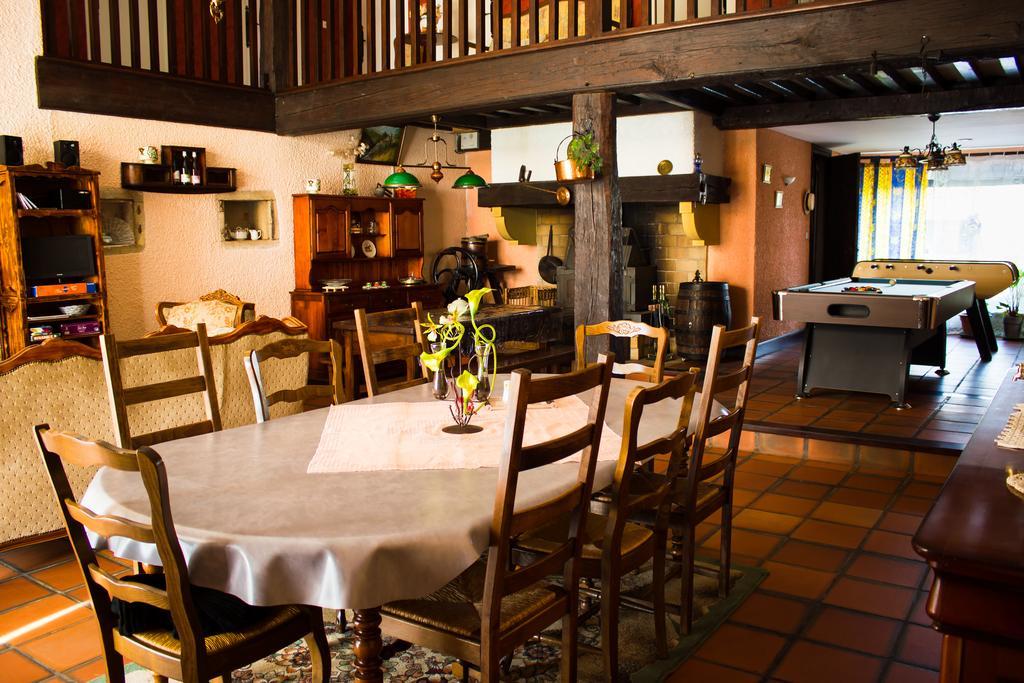 Aux Ronzieres Bed and Breakfast Pouilly-sous-Charlieu Kamer foto